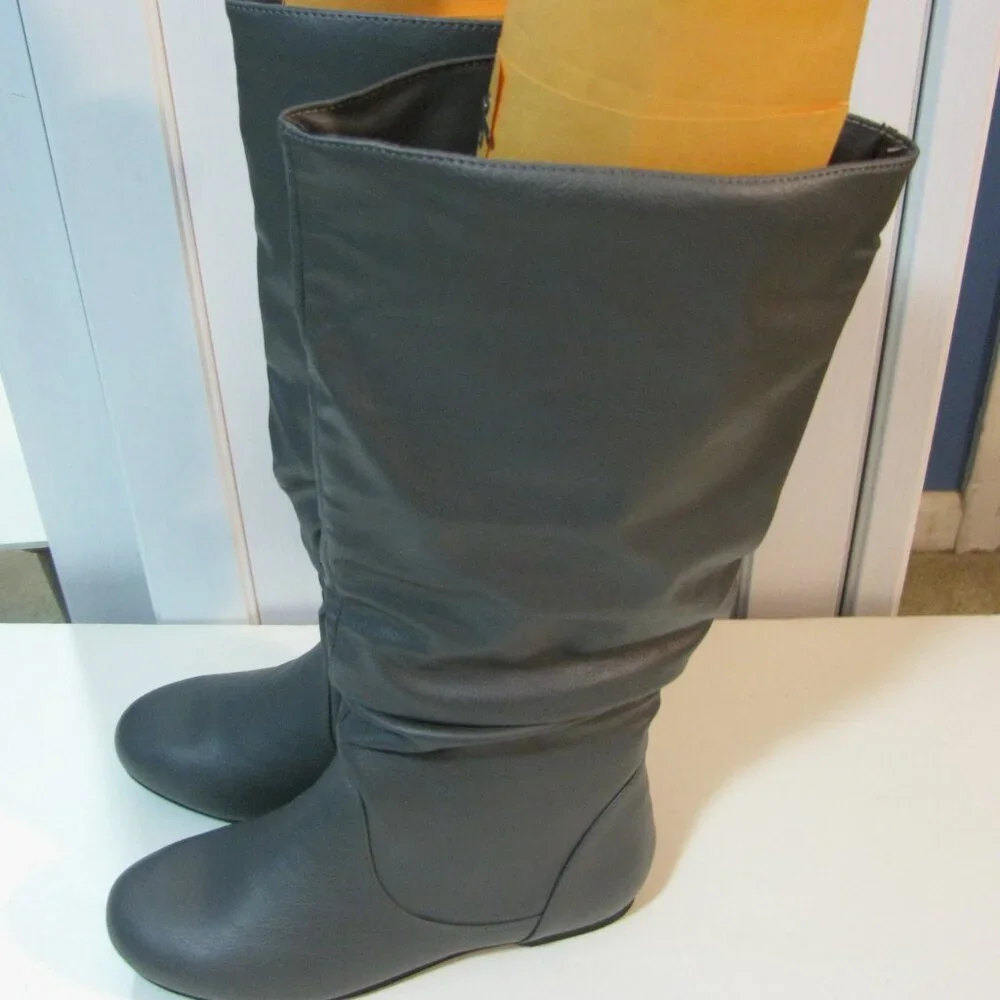 New Gray Boots Size 6 1/2 NWOT No Heel New